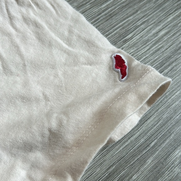 Like-new Women’s Southern Connecticut State University Tee Shirt - Picture 3 of 5